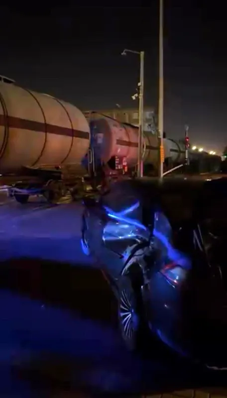 Diyarbakır’da tren otomobile çarptı: 1 yaralı
