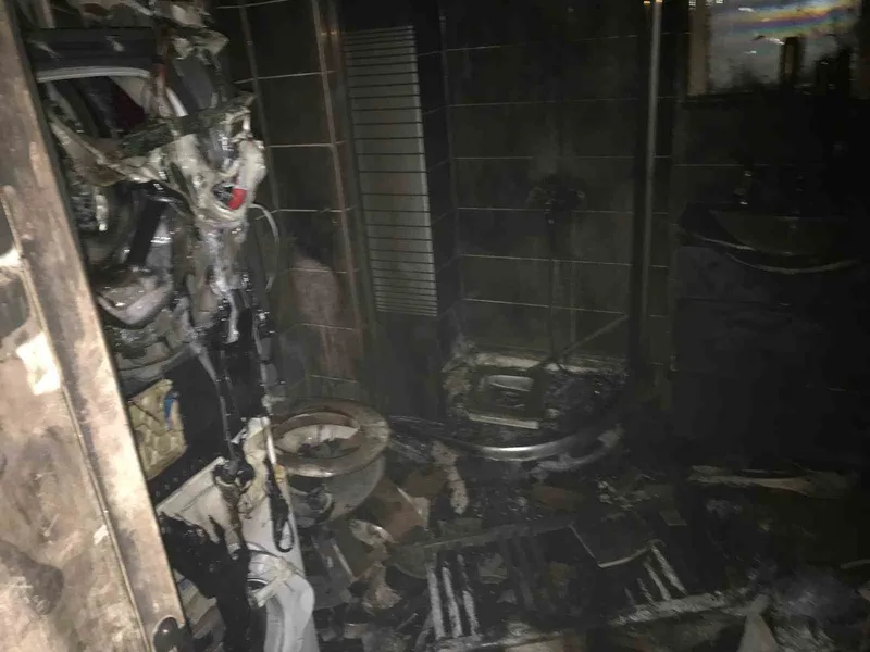 Bandırma’da, yangında evde uyuyan kadın ve 3 kedi kurtarıldı
