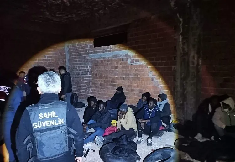 Çeşme’de 27 düzensiz göçmen yakalandı
