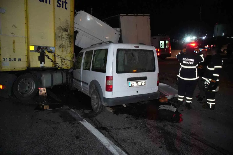 Edirne’de zincirleme kaza: Ölü ve yaralılar var
