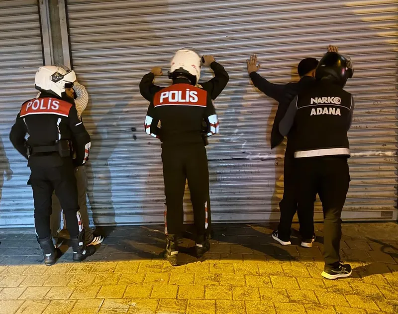 Adana’da ’narko-alan’ uygulaması: Uyuşturucu içen 20 şahıs suçüstü yakalandı
