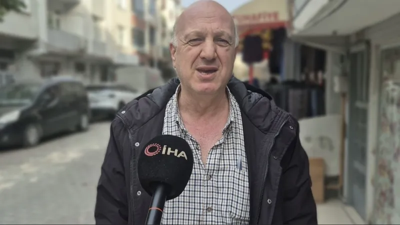 Sultangazi’de yıkım esnasında bitişikteki binanın duvarı yıkıldı
