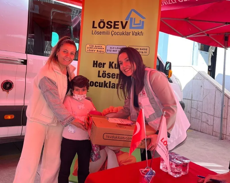 Denizli’de mutlu et paketleri kanserle mücadele eden ailelere ulaştı
