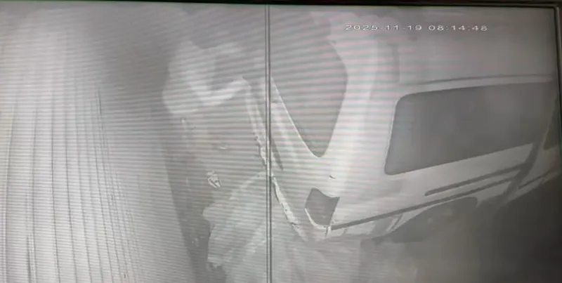 Hırsızlar park halindeki tekneyi çalamayınca zarar verip kaçtılar
