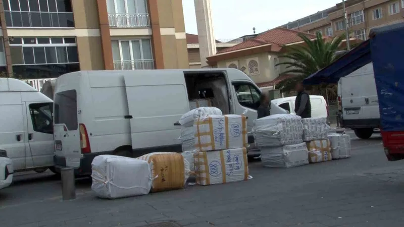 Güngören’de iddiaya göre kargosu çalınan bir esnaf 2 kargo çalışanını silahla vurdu
