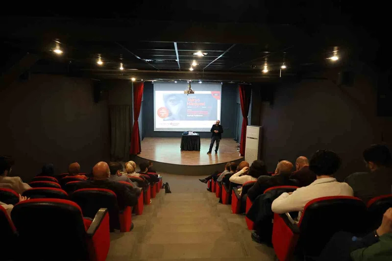 Japon ailesinin dönüşümü konuşuldu: Tokyo hikayesi Sakarya’da izleyiciyle buluştu
