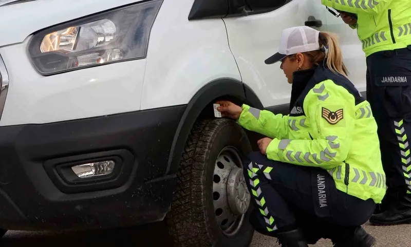 Jandarmadan kış lastiği denetimi
