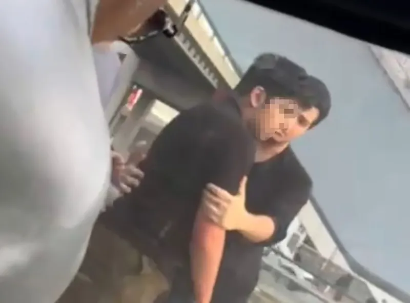 İzmir Metrosu’nda küfürlü saldırgan paniği
