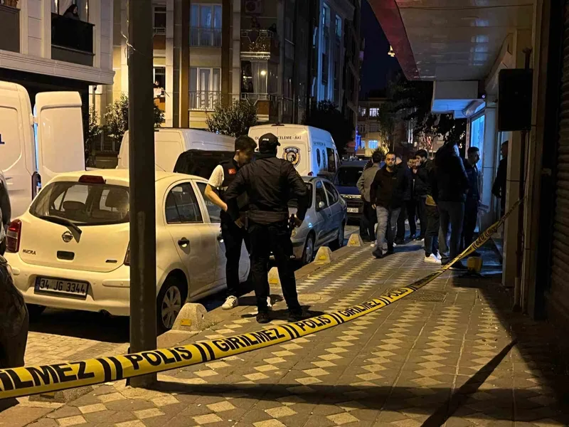 Zeytinburnu’nda silahla vurularak öldürülen iki arkadaşın cenazesi Adlı Tıp Kurumu’ndan alındı
