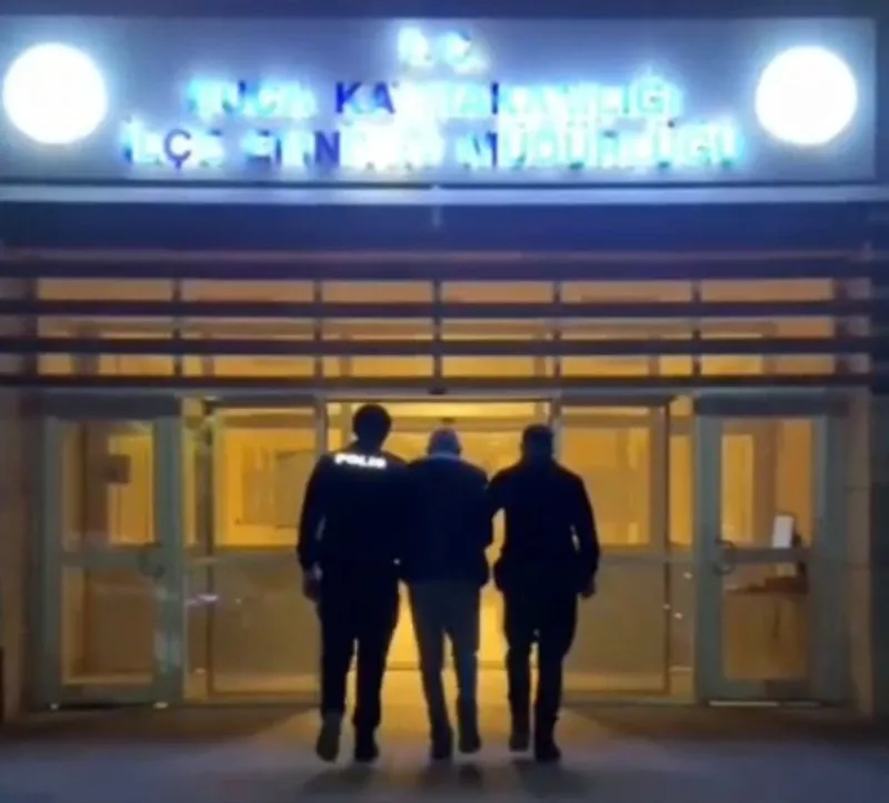 İzmir’de 34 yılla aranan firari hırsız yakalandı
