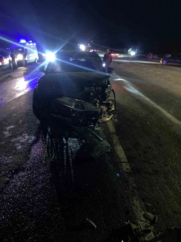 Adıyaman’da iki otomobil çarpıştı: 2 yaralı

