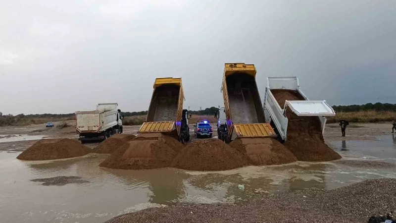 Antalya’da kumları çalıp sahilleri talan etmişlerdi: Kamyonlar dolusu plaj kumu bulundu
