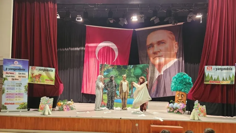 Eskişehirli çocuklardan anlamlı tiyatro gösterisi
