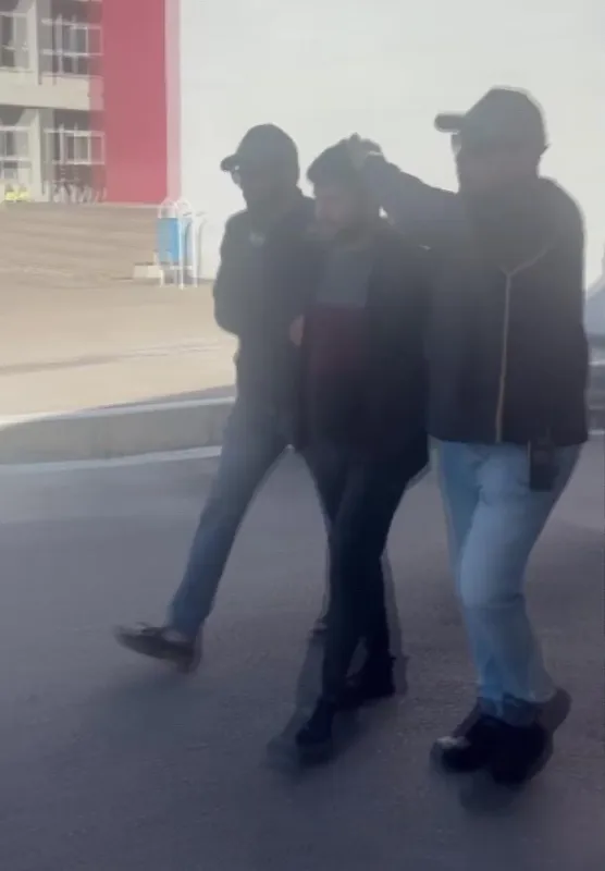 Adana’da FETÖ firarisi öğretmen yakalandı:  Özel harekât polislerinden sorumluymuş
