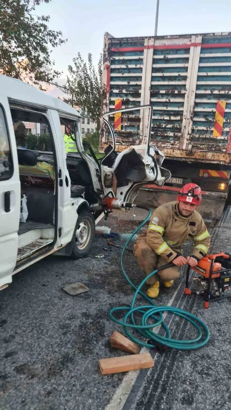 Edremit’te zincirleme kaza: 6 yaralı
