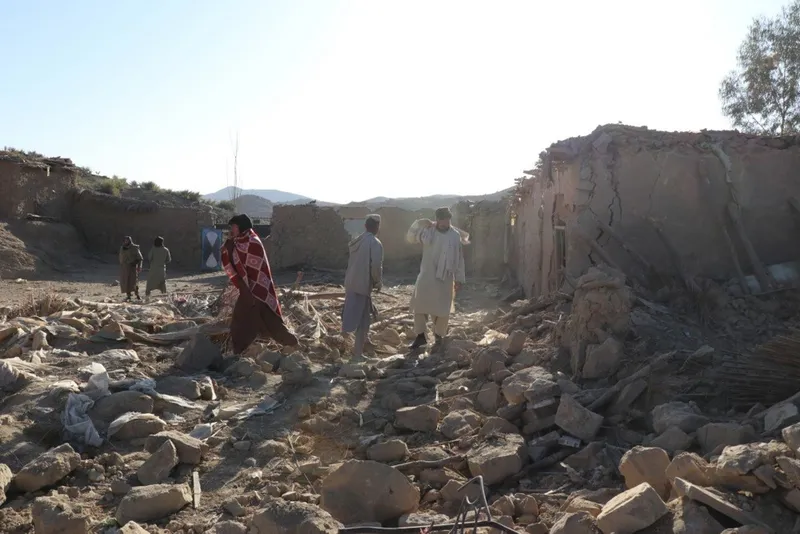 Pakistan’dan Afganistan’da eve bombalı saldırı: 10 ölü
