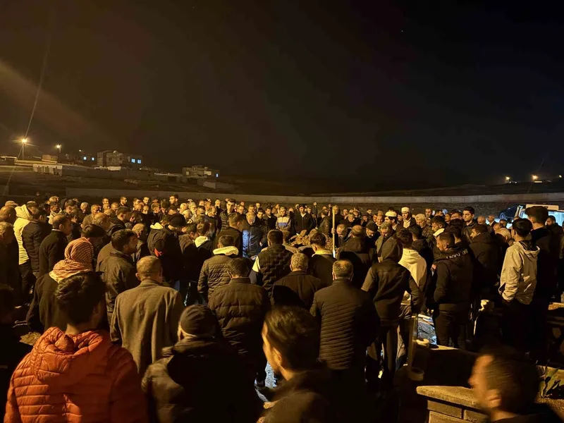 Mardin’de evde ölü bulunan aileden baba defnedildi
