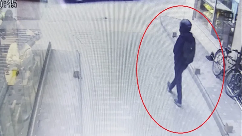 Ordu’da silahlı kuyumcu soygunu: Çalışanı bağlayıp, yaklaşık 5 kilo altınla kayıplara karıştı
