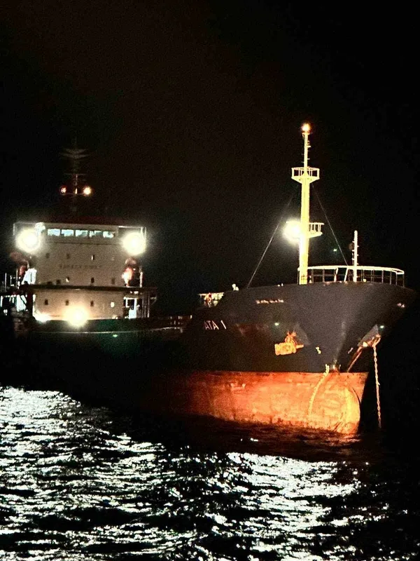 Çanakkale Boğazı’ndan geçen kuru yük gemisi makine arızası yaptı

