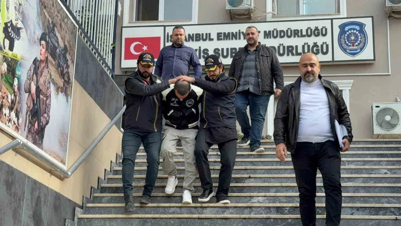 Büyükçekmece’de 3 kişinin öldürüldüğü kanlı cinayetin detayları ortaya çıktı: Şüpheli adliyeye sevk edildi
