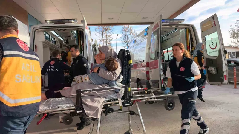 3. kattaki balkondan düşen çocuk yaralandı
