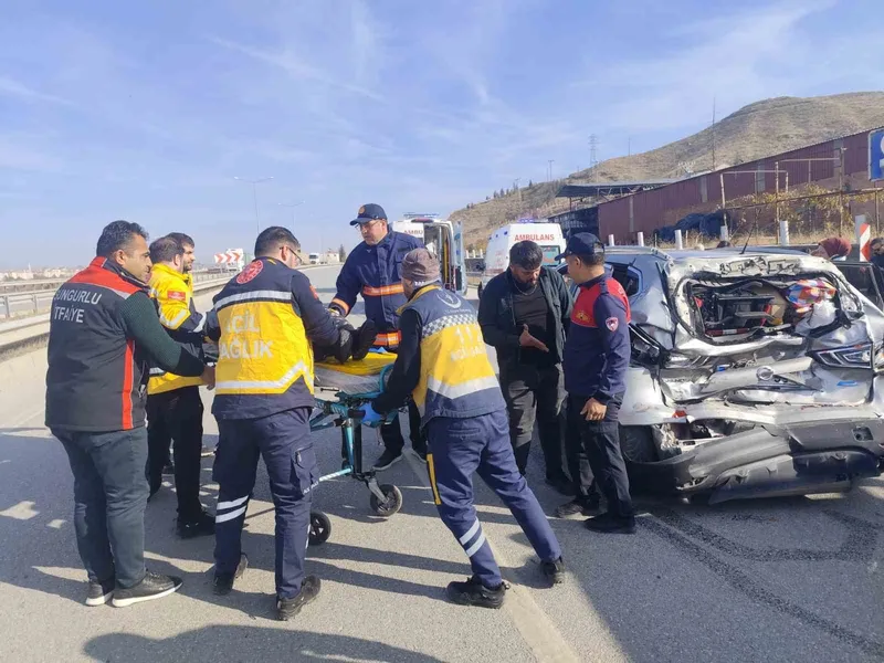 Çorum’da cip ile kamyon çarpıştı: 5 yaralı
