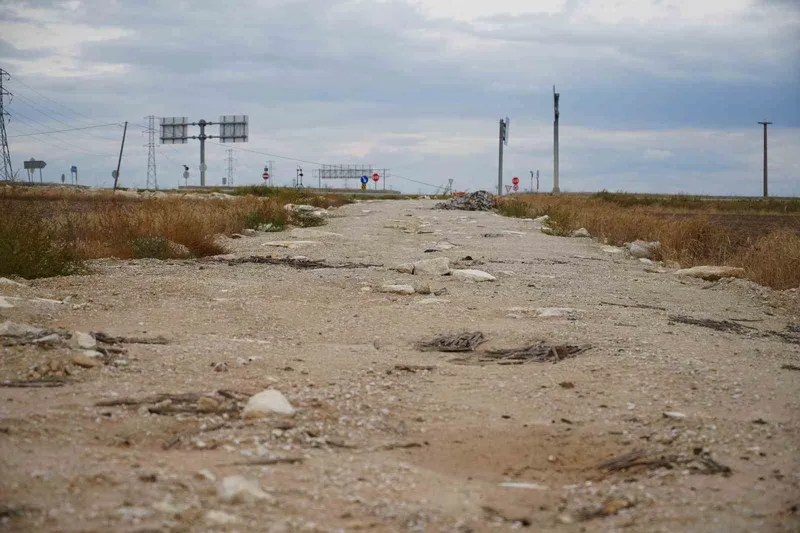 Edirne’de yol çilesi bitmiyor: Bozuk yol araçlara zarar veriyor
