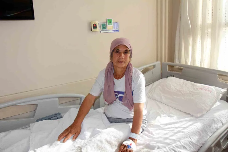 İç organları ters olan hastanın safra kesesi ameliyatı başarıyla yapıldı
