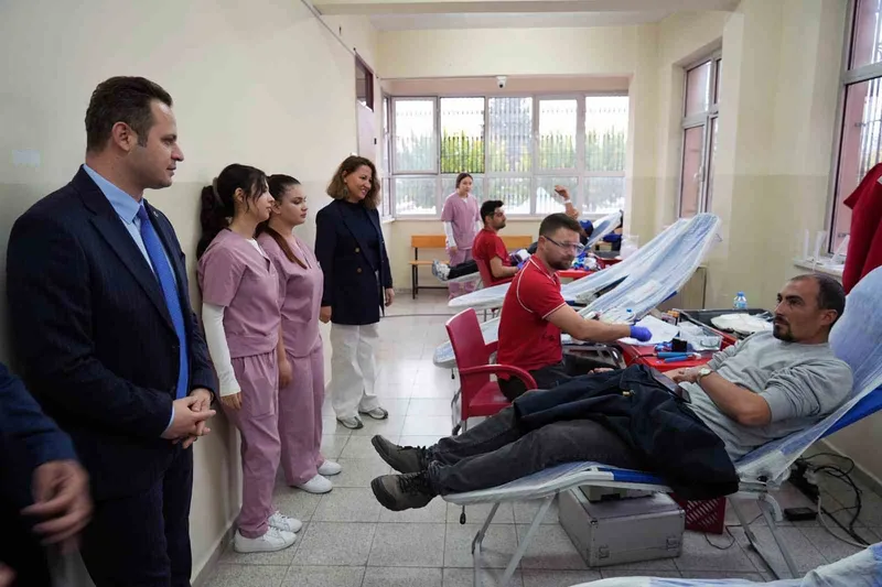 Öğretmenler kan bağışında bulundu
