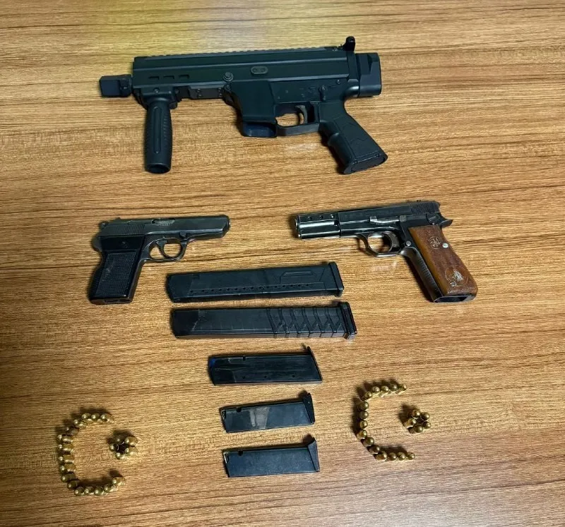 Gardıroptan cephanelik çıktı: Kardeşler 