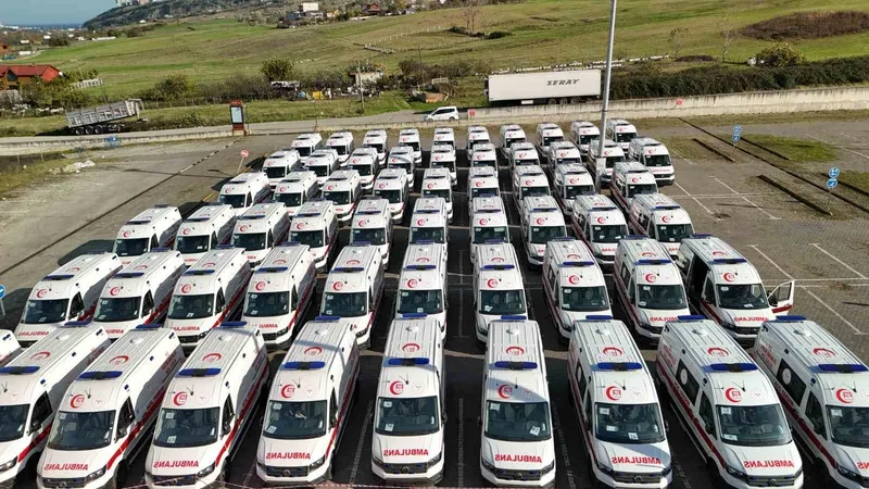 Büyükşehir Belediyesi’nden Samsun’a 100 ambulans
