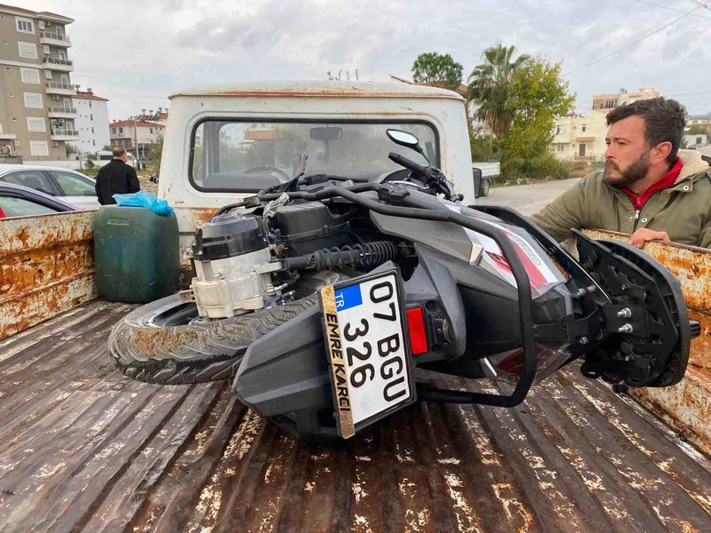 Antalya’da otomobil ve motosiklet çarpıştı: 2 yaralı
