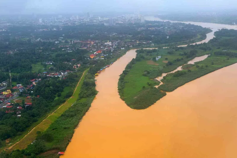 Güney Asya’daki sel ve toprak kaymalarında ölü sayısı 295’e yükseldi
