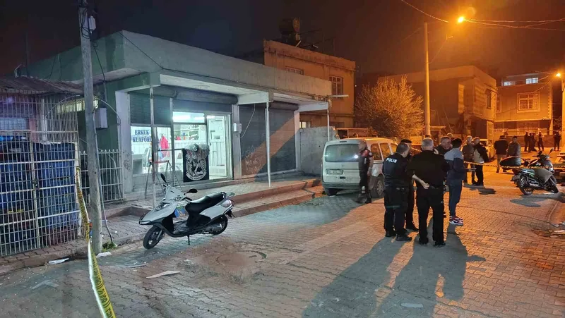 Adana’da erkek kuaföründe silahlı kavga: 7 yaralı

