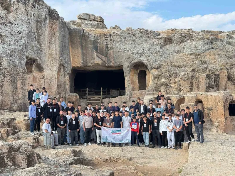 Bayburtlu öğrenciler ‘Maziden Atiye’ programıyla Diyarbakır’ı gezdi
