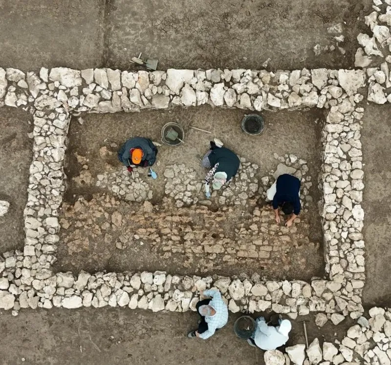 Diyarbakır’da 5 bin yıl önce depremin yıktığı yapının enkazı ortaya çıkartıldı
