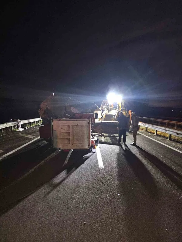 Bolu’da traktörle hafif ticari araç çarpıştı: 5 yaralı

