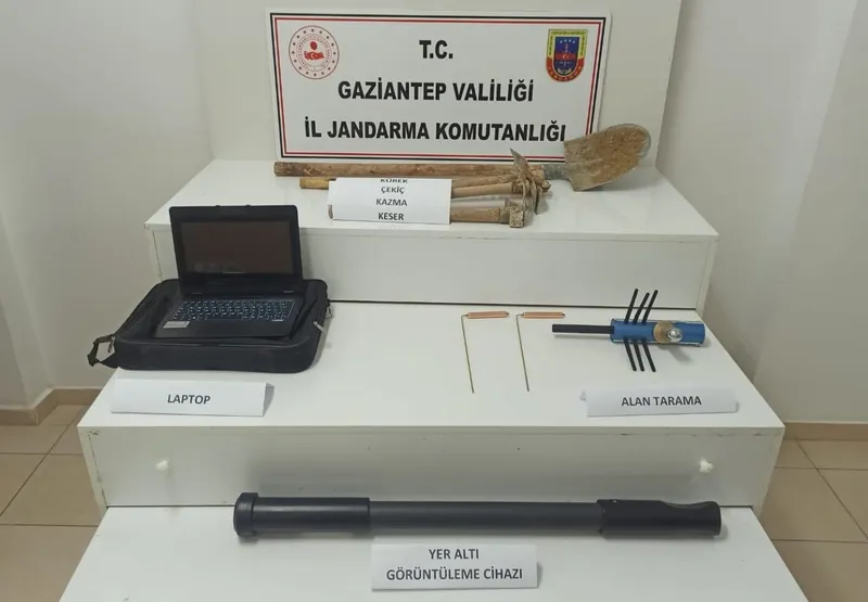 Gaziantep’te define bulmak amacıyla kaçak kazı yapan 9 şahıs suçüstü yakalandı
