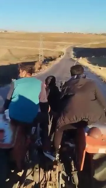 Yolculuklarını çekmek isterken, kendi kazalarını kaydettiler
