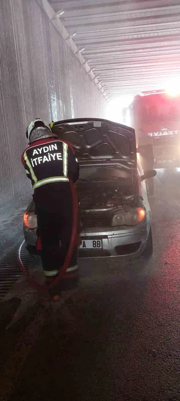 Aydın’da alt geçitte araç yangını
