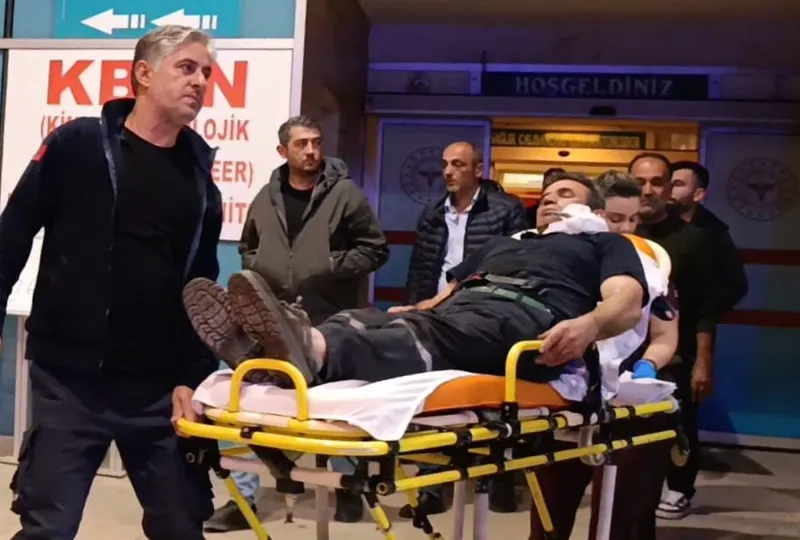 Kömürleri indirirken yüzüne demir saplandı
