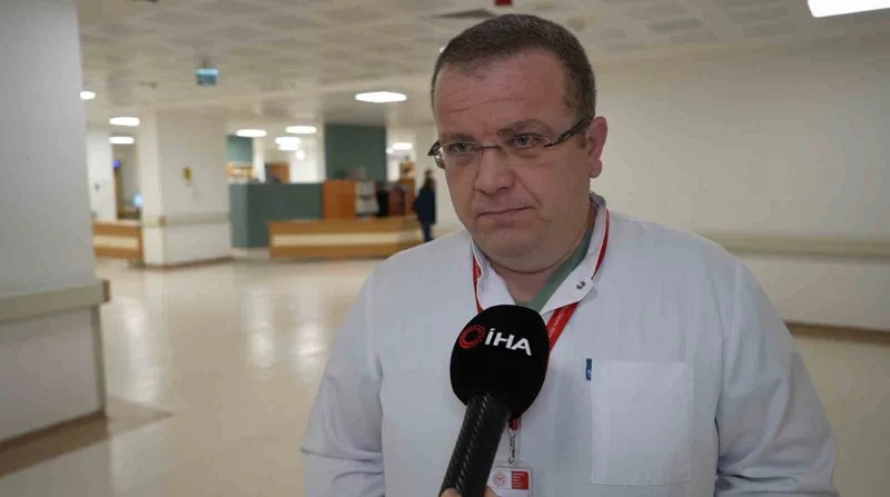 Kemik erimesine dikkat: 76 yaşındaki hasta, omurga kırığı ağrılarını fıtığa bağladı
