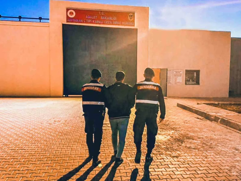 Araması bulunan 3 şahıs yakalandı
