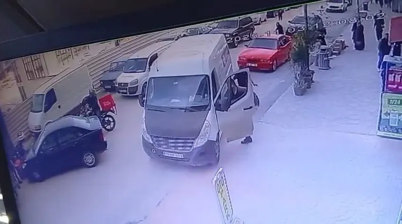Karabük’te el freni çekilmeyen kamyonet geri geri kaydı: Otopark görevlisi faciayı önledi
