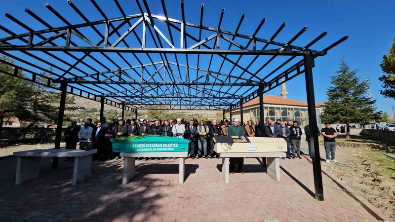 Kahreden kaza: Öğretmenin aracının çarpması sonucu hayatını kaybeden öğrenci toprağa verildi
