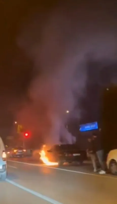 Karabük’te seyir halindeki otomobil alev aldı
