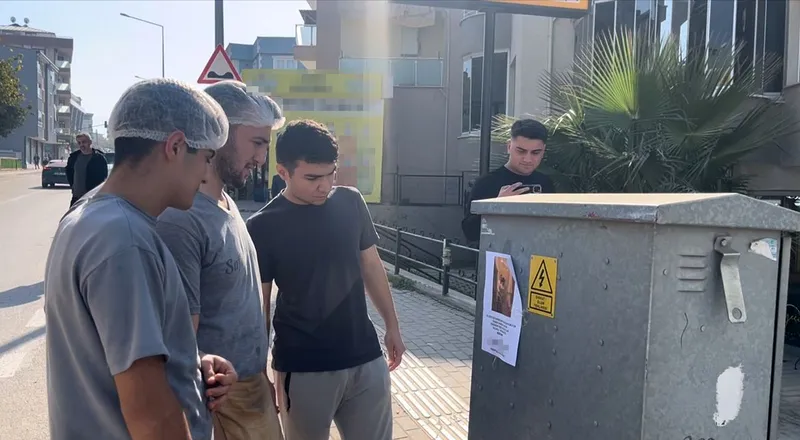 Fotoğrafı gören uzun uzun baktı: 