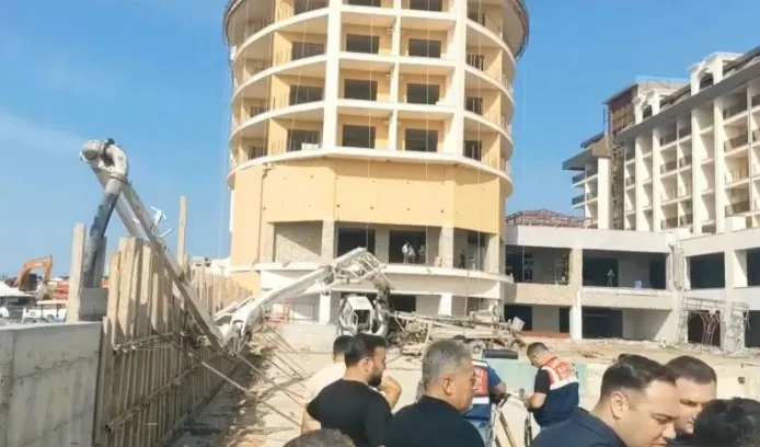 Alanya’da otel inşaatında yan yatan beton mikserin kolu işçiye çarptı: 1 ölü
