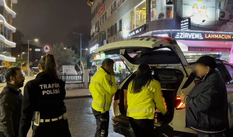 Kendisine çarpan sürücünün alkollü olduğunu sanıp anahtarını aldı
