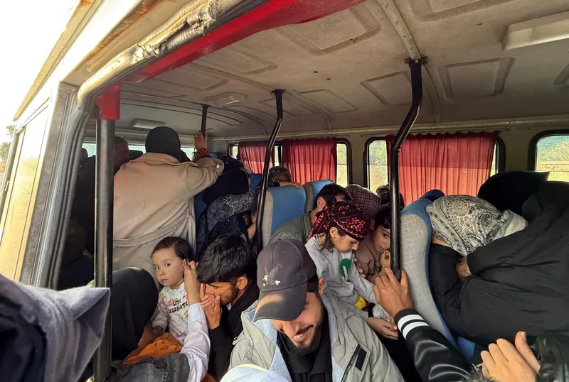 Çeşme’de 40 düzensiz göçmen yakalandı
